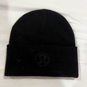 Black lululemon beanie